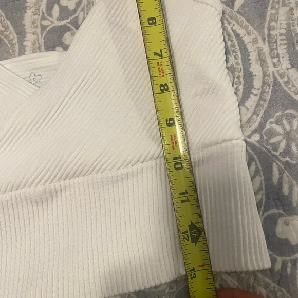 Aura Ribbed. V-neck Wrap Crop Top, Size S/M White - Picture 5 of 5